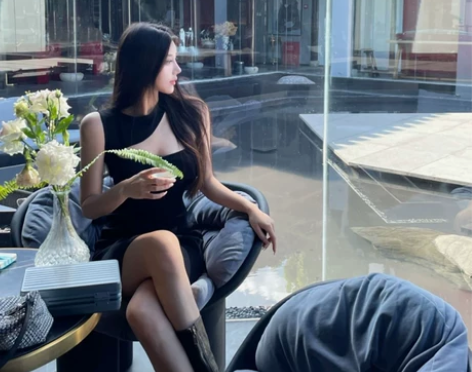 法式黑色性感显瘦套头不规则小众设计温柔露肩...