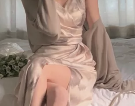 别致惊艳法式挂脖吊带连衣裙夏高级感印花不规...