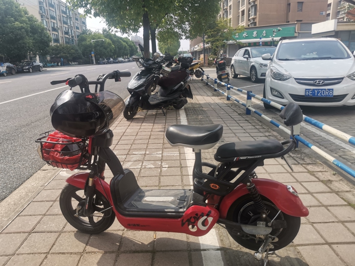小骆驼电动车，全新电瓶，充满电可跑25-3...