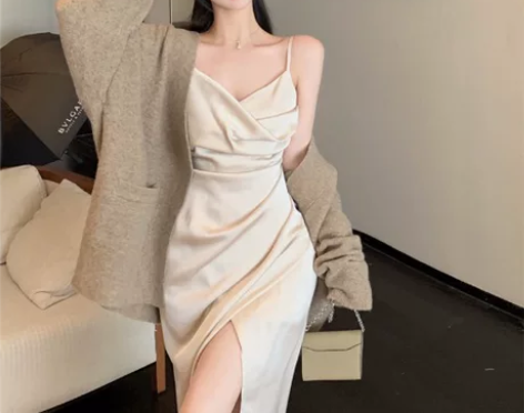 【年货价】法式丝绸缎面港风性感开叉层次皱褶...