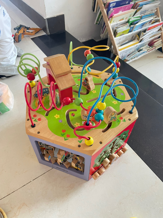 9新，宝宝玩具六面体益智玩具，二百多买的，...