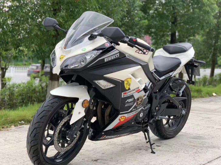 国四电喷小忍者400cc.两千多公里准新车...