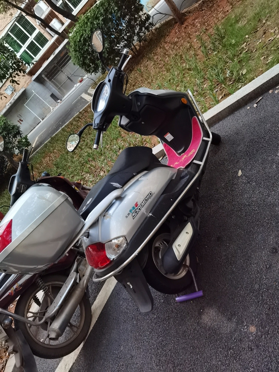 品牌型号   豪爵宇钻125型踏板摩托车