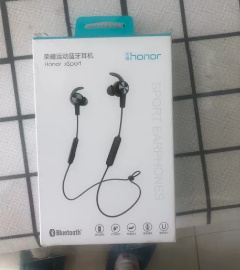 荣耀运动蓝牙耳机跑步 九成新,还有包装,不...