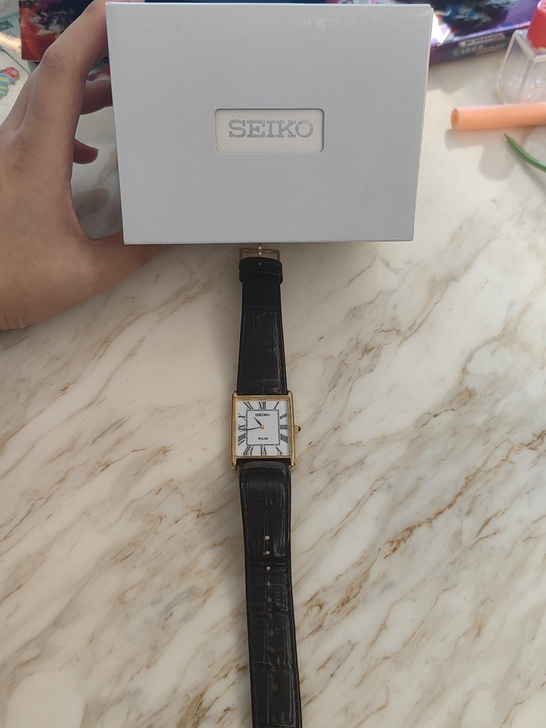 精工光动能手表SUP880