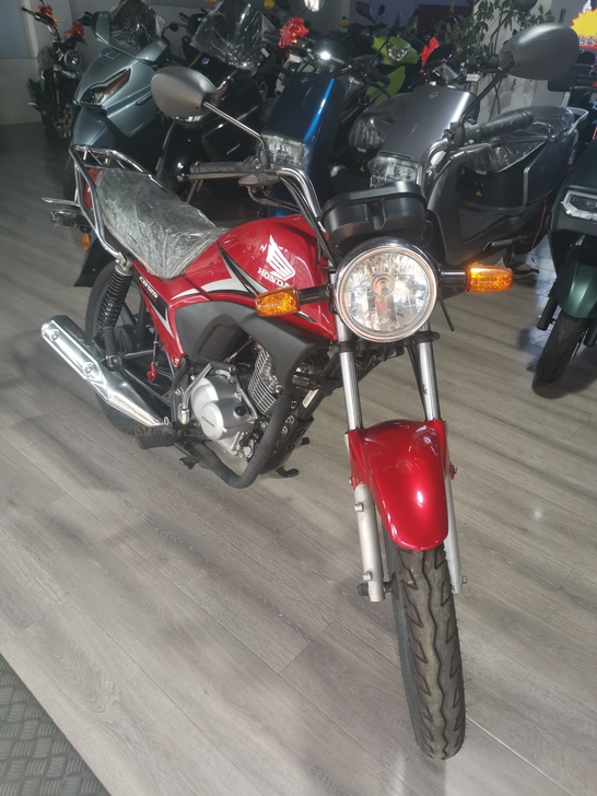 新大洲本田CB125摩托车,全新车库存处理...