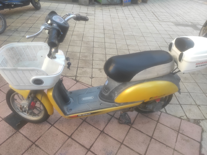 新大洲本田。电动车，48付，电池可拆卸，5...