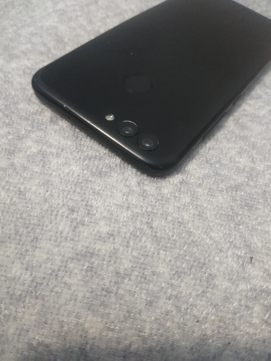 华为nova2运行流畅，4+64内存。原装...