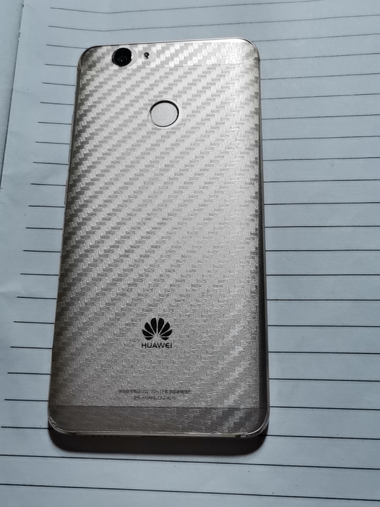 华为手机nova  运存4+64，机子挺显...