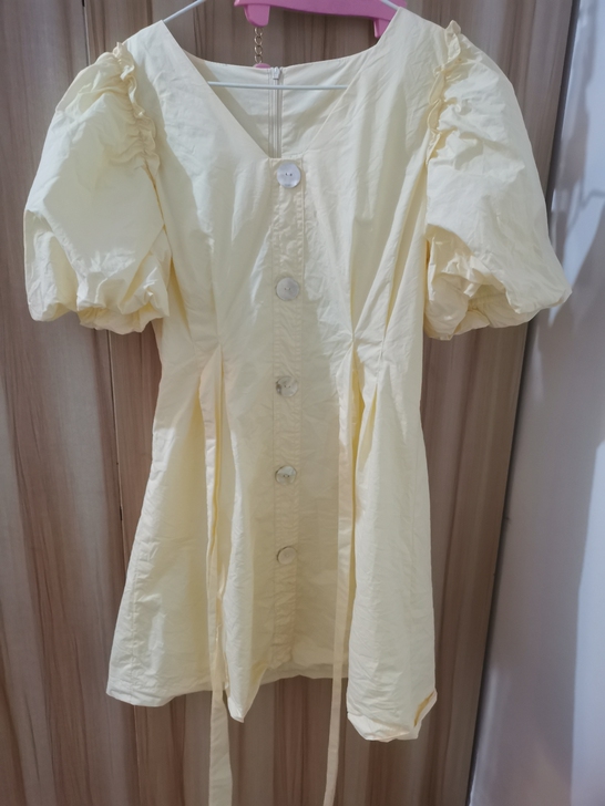 今年夏天刚买的，本来相亲穿的，最后没相成，...