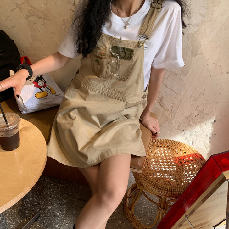 连衣裙背带裙。跟新的一样，质量巨好，但是本...
