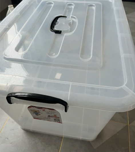 超大收纳箱收纳盒，带六个小轮胎，全新全新，...