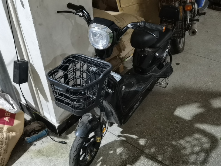 今年刚买的，没别的就是用久了想换一部新的。...