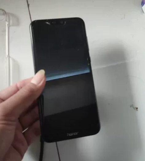 收来的，荣耀9i不开机，屏幕好，当配件出，...