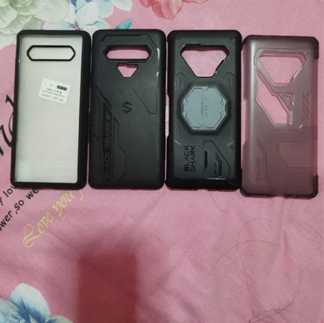 黑鲨4s手机壳，三个原装壳，一个全新品牌壳...