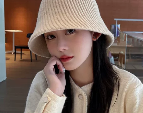 针织毛线渔夫帽盆帽，全新，暖杏色。服装店不...