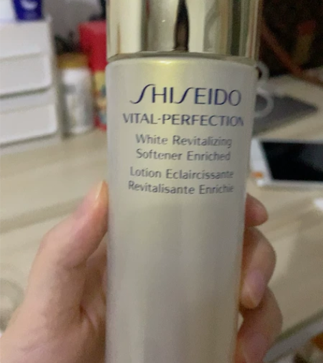 资生堂悦薇珀翡紧颜亮肤化妆水 乳用完了，现...