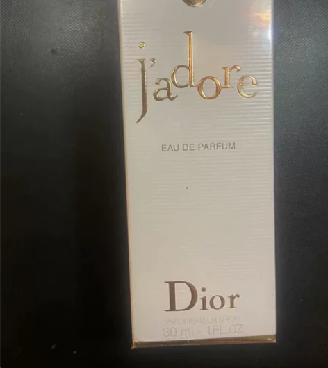 迪奥香水全新未拆封,盒子都还在。送人自用都...