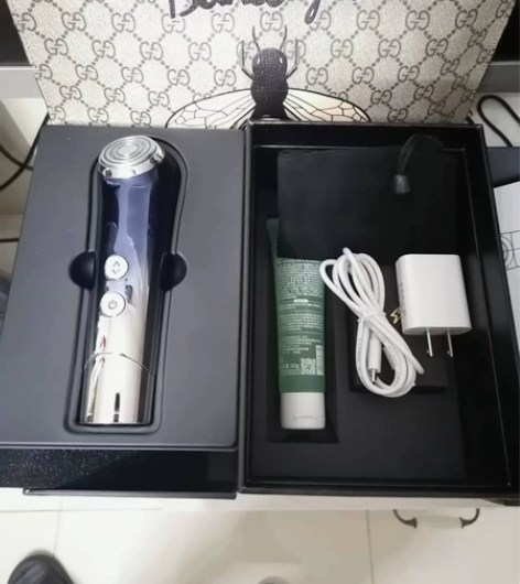 老公送的高端美容仪,买回来一直没有时间用一...