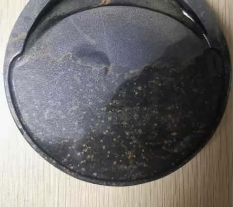 歙砚老坑金星圆形砚，直径11.5cm，厚1...