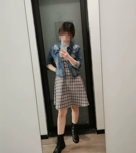 UR青春女装俏皮泡泡袖格纹V领连衣裙，s号...