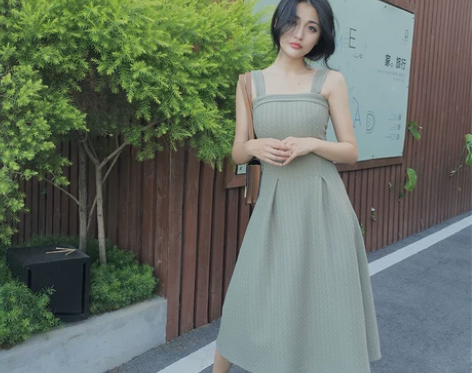 春夏气质暖灰绿暗纹腰线连衣裙 肩带可拆卸 ...