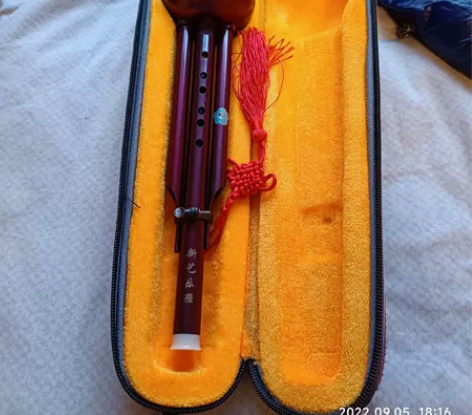 葫芦丝，有点小瑕疵，几乎没用过。现便宜处理...