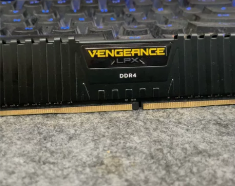 海盗船内存条，ddr4 2400 自插自用...