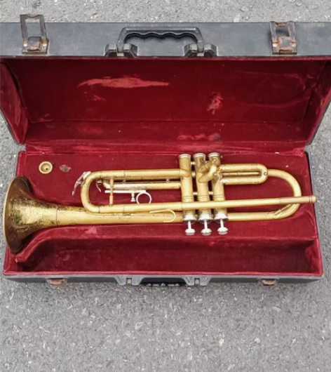 一把六七十年代的小号,能正常吹奏,全品,完...