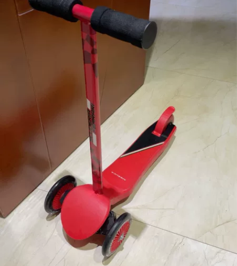 法拉利麦斯卡滑板车，新旧如图所示，仅限银川...