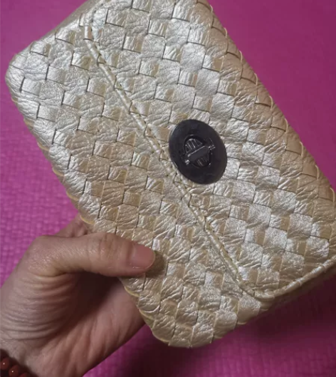 女士小包。七成新，非偏远地区包邮。尺寸长1...