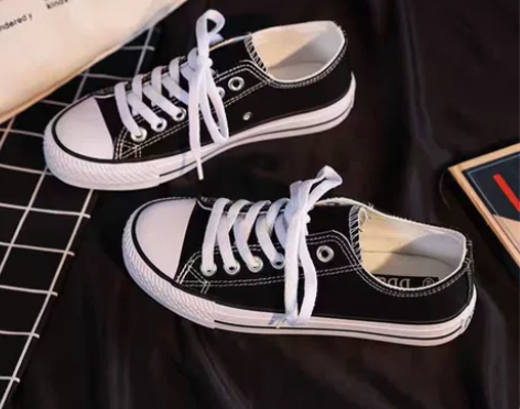 黑色帆布鞋全新 没有衣服搭，鞋子多 腾地方...