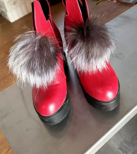 女士内增高鞋 正红色的女士内增高鞋 购于镇...