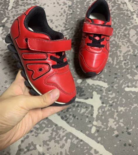 全新，纯皮单鞋26码内长16 感兴趣的话点...