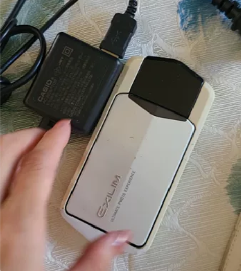 卡西欧自拍神器 我也不知道现在市场价是多少...