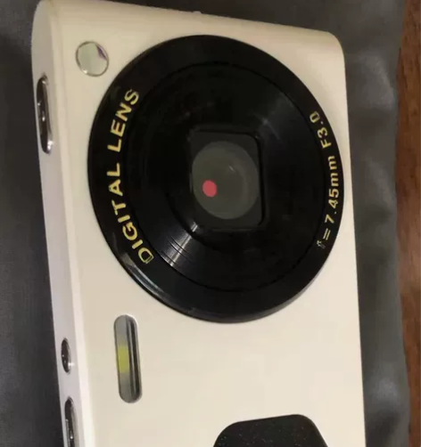 索达佳文艺相机 奶白色,9.99成新 自用...