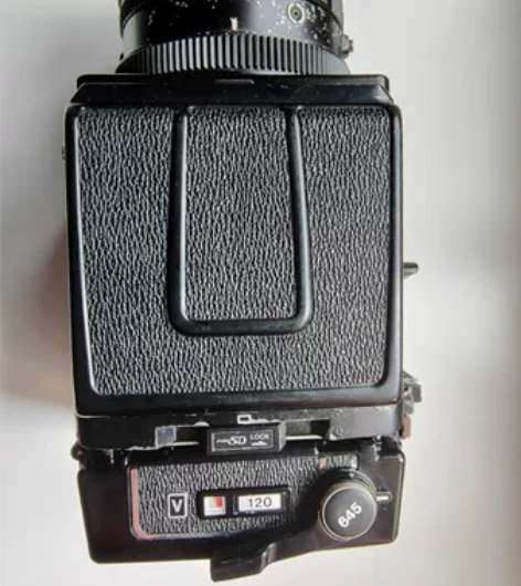出一台Mamiya RB67 Pro SD...
