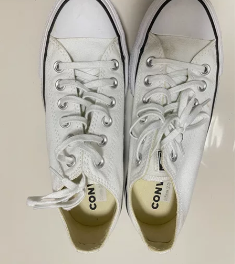 匡威白色板鞋37码，我是正常38码脚，穿他...