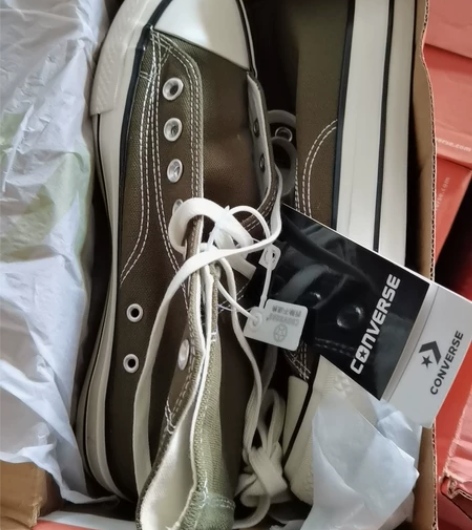 匡威运动鞋全新,41码有1双,低价亏本出售...