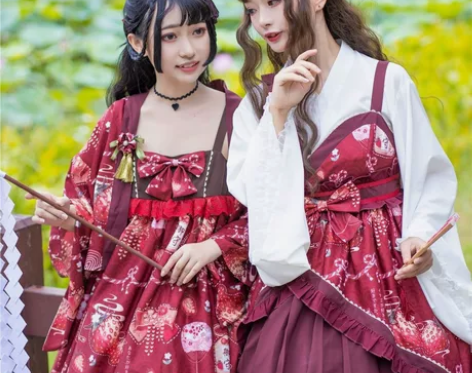 御守草莓左边的 lolita jsk胸针羽...