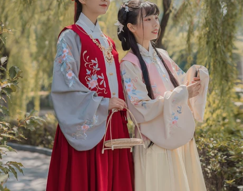 ?五五年（婉如）原创明制交领齐腰袄裙刺绣汉...