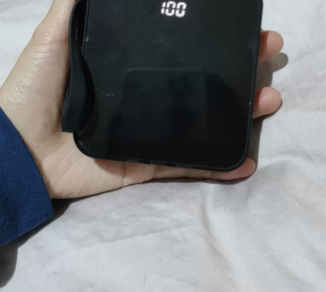 充电宝20000毫安时 只能充苹果插口 用...