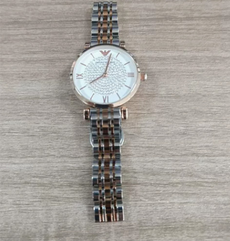 阿玛尼手表，八成新，有划伤。 感兴趣的话点...