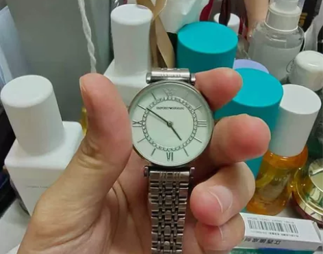 阿玛尼摩天轮手表，在太阳底下颜色渐变，绝绝...