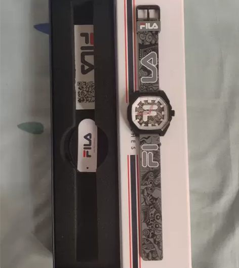 斐乐手表6105系列限量款腰果灰，得物已断...
