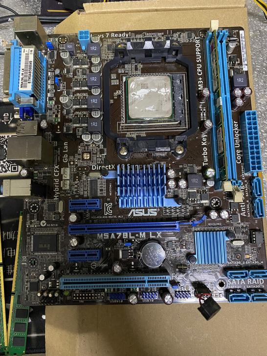 华硕m5a78L-M LX 实物图 掉了一...