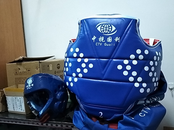 原来孩子在顺义中视国利学跆拳道买的护具,现...