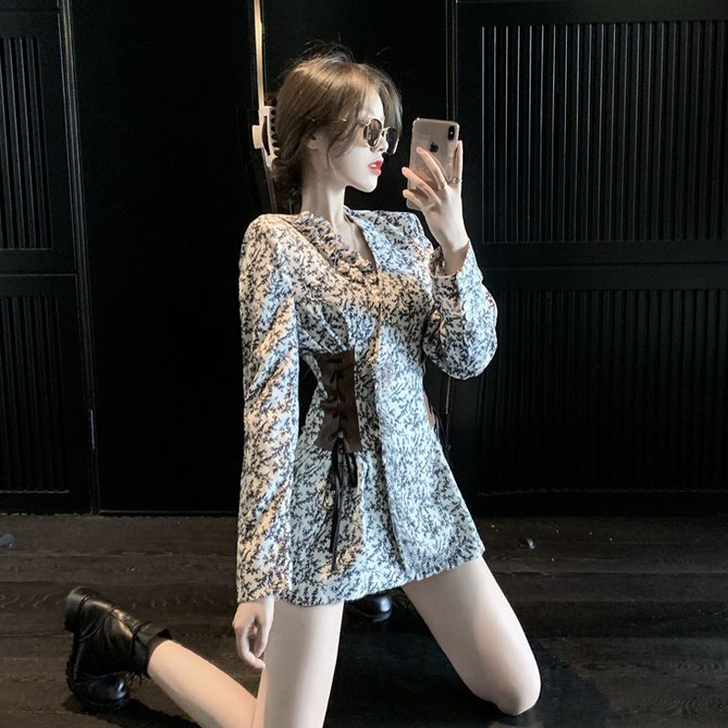 港味v领碎花连衣裙女,身材好的可以买,超级...