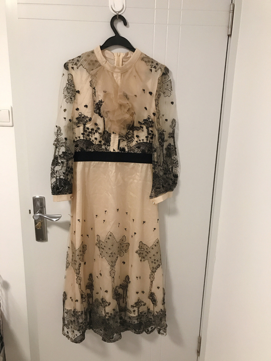 蕾丝纱长裙，9成新，尺码2XL，120斤左...