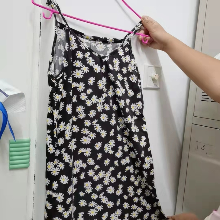 吊带连衣裙